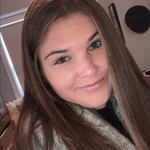 Meet your Posher, Alexis